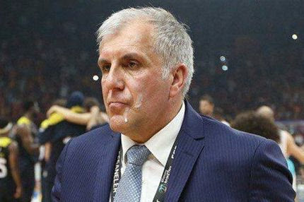 VIDEO: Πέταξαν πηκτό υγρό στον Ομπράντοβιτς