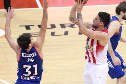 Με ελληνική συμμετοχή τα 10 πιο τρελά σουτ της Ευρωλίγκας