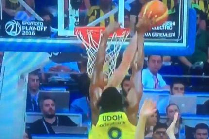 Εξωγήινος Μπαλμπάι έκοψε τον Ούντοχ στο κάρφωμα