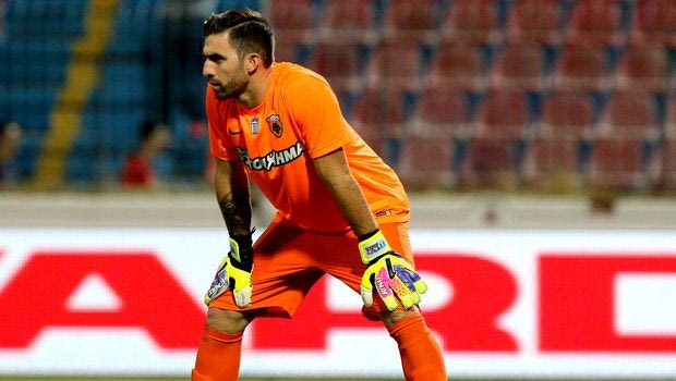 Στάση Μπαρόχα στα γραφεία της ΑΕΚ πριν την αναχώρηση