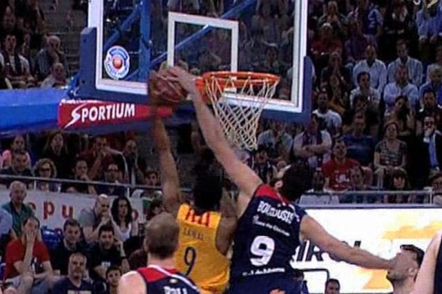 Κέρβερος: Μοίραζε τάπες ο Μπουρούσης!