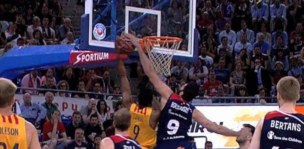 Κέρβερος: Μοίραζε τάπες ο Μπουρούσης!