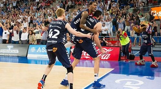 ΤΡΕΛΕΣ περιγραφές στα καλάθια του Μπουρούση!