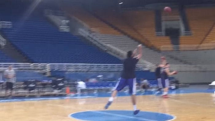 Το τρίποντο απ’ το κέντρο του Μπουρούση και η επική ατάκα στον Καββαδά!