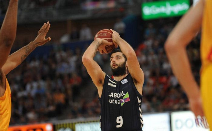 ΑΠΙΘΑΝΟ: Buzzer beater καλάθι του Μπουρούση στα 9 δέκατα!