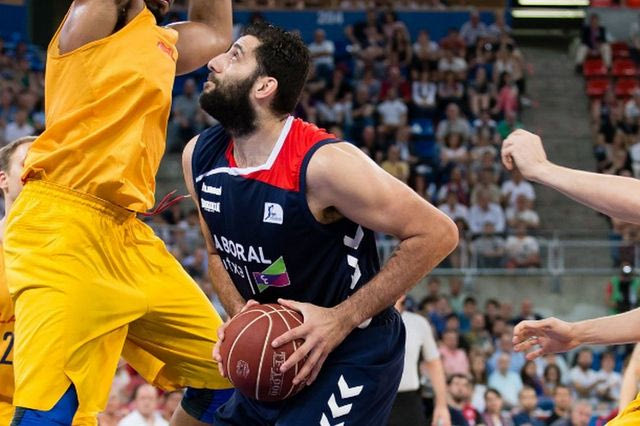 ΔΕΝ ΞΑΝΑΓΙΝΕ: Το show του Μπουρούση από το τρίποντο