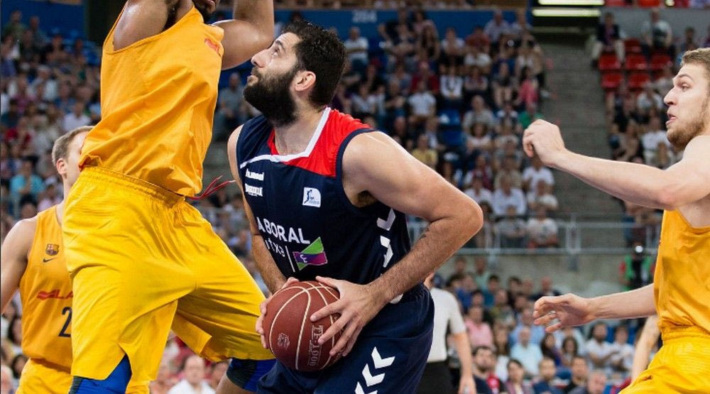 ΔΕΝ ΞΑΝΑΓΙΝΕ: Το show του Μπουρούση από το τρίποντο