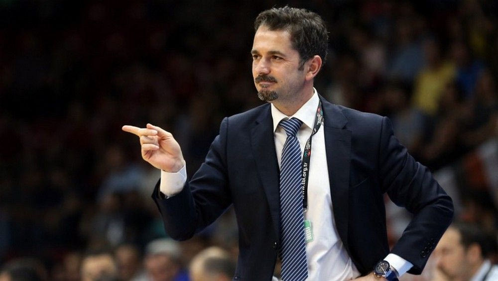 Από την Εφές στην Άλμπα ο Τσακί