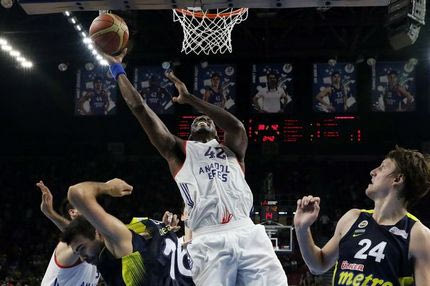 Επιβλητική η Εφές, ισοφάρισε τη σειρά με τη Φενέρ