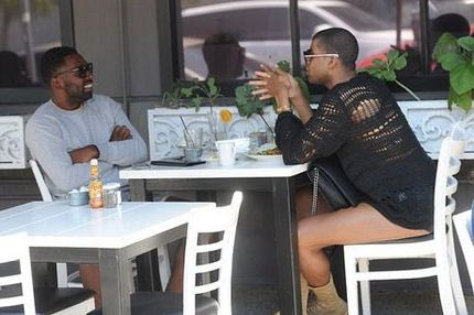 Εκκεντρική εμφάνιση του γιου του Μάτζικ Τζόνσον με μίνι