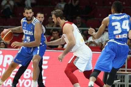 Γεμάτοι κέφι οι διεθνείς κατά την αναχώρηση