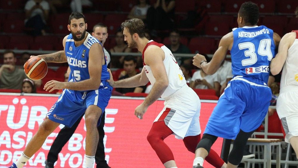 Γεμάτοι κέφι οι διεθνείς κατά την αναχώρηση