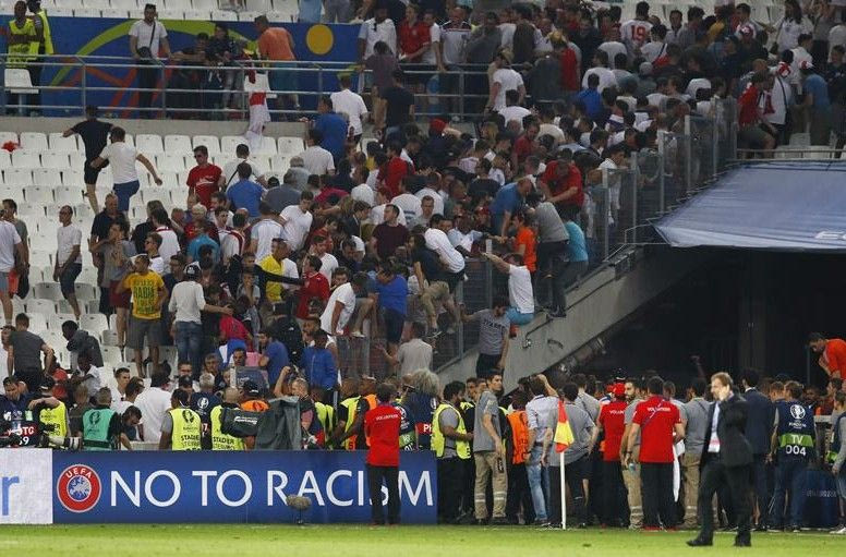 Γκολ και ξύλο οι Ρώσοι στους Άγγλους