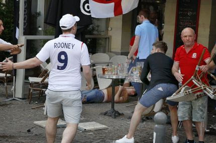 Άρχισαν να “σπάνε” τη Λιλ Ρώσοι και Άγγλοι