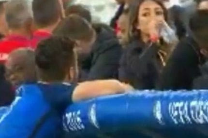 Ο Ζιρού την έπεσε σε γυναίκα συμπαίκτη του!