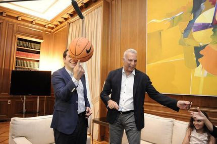 Τσίπρας σε Γκάλη: “Πως το κάνατε και στεκόσασταν στον αέρα;”