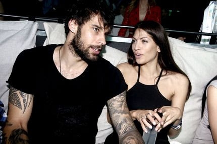 Καρέ-καρέ το “ερυθρόλευκο” γλέντι στα μπουζούκια