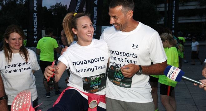 Η Novasports Running Team με τον Περικλή Ιακωβάκη στο Lighting Up Athens