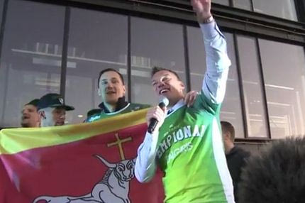 Πήρε το μικρόφωνο ο Σάρας και ξεσήκωσε τον κόσμο