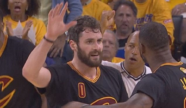 Άκαρδος Λεμπρόν: Αντί να δώσει το χέρι στον Λαβ, του φώναξε!