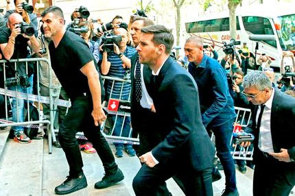 Αγνοια για τη φοροδιαφυγή δήλωσε ο Μέσι: “Υπέγραψα ότι μου έφερε ο πατέρας μου”
