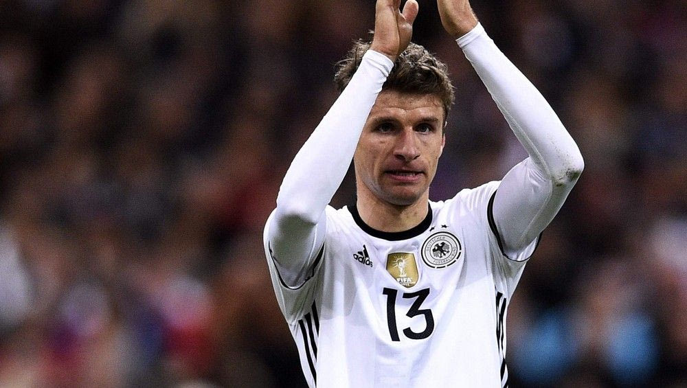 Τόμας Μίλερ με μουστάκι άλλης εποχής