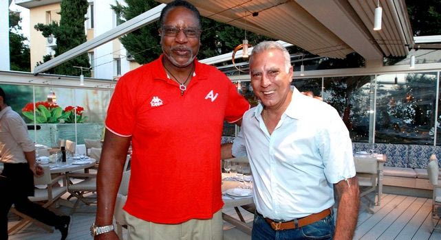 Αποθέωση Γκάλη από Νόρις