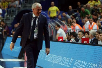 Έκανε τον μαέστρο ο Ομπράντοβιτς, στην απονομή της Φενέρμπαχτσε