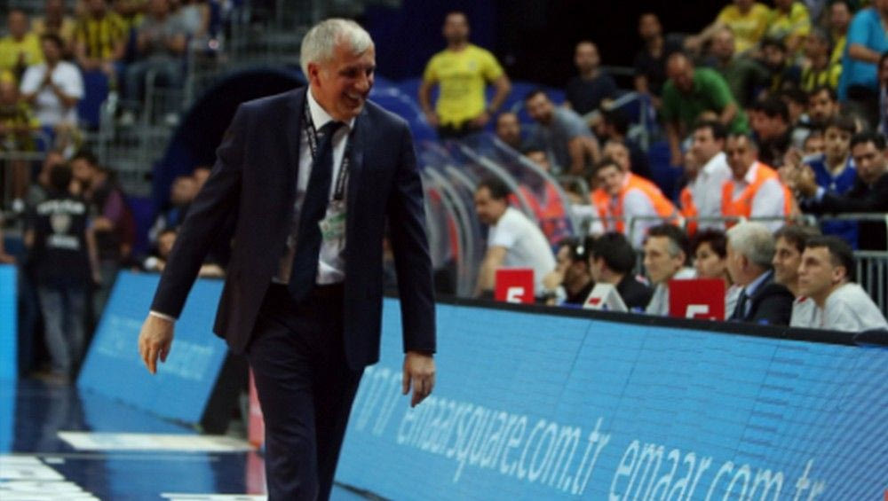 Έκανε τον μαέστρο ο Ομπράντοβιτς, στην απονομή της Φενέρμπαχτσε