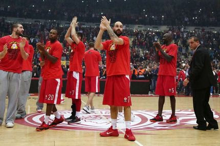 ENCORE: H αποθέωση των παικτών του Ολυμπιακού μετά την πρόκριση στο Final 4 (VIDEO)