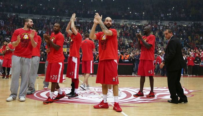 ENCORE: H αποθέωση των παικτών του Ολυμπιακού μετά την πρόκριση στο Final 4 (VIDEO)