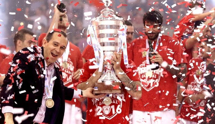 Η φιέστα της κατάκτησης του πρωταθλήματος από τον Ολυμπιακό!