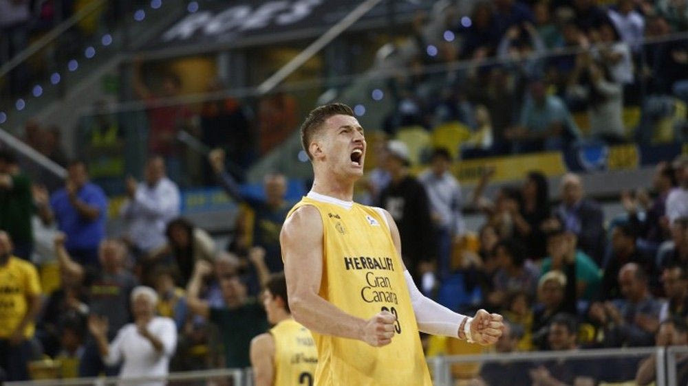 Πήρε σέντερ η Εφές: Όμιτς η επιλογή Περάσοβιτς