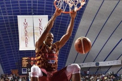 Προχωράει για Χάμοντς και Οουενς