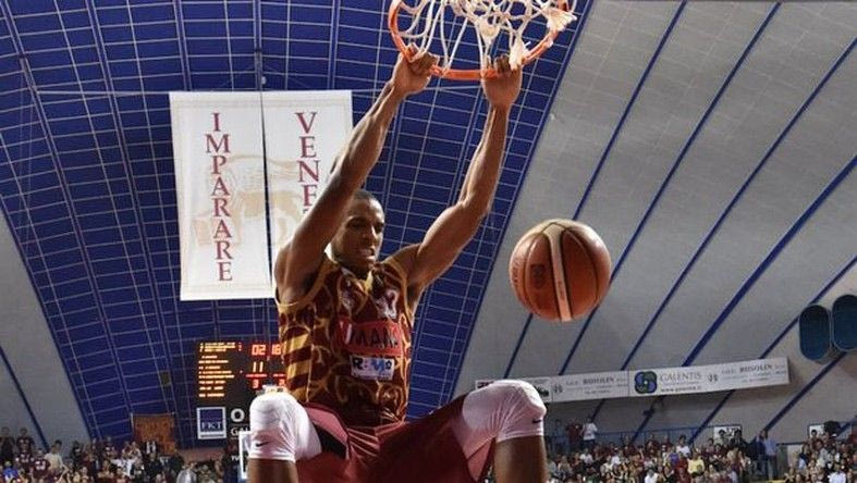 Προχωράει για Χάμοντς και Οουενς