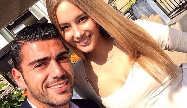 Σε άλλο επίπεδο η λατρεία της κοπέλας του Πελέ για τον σύντροφό της!