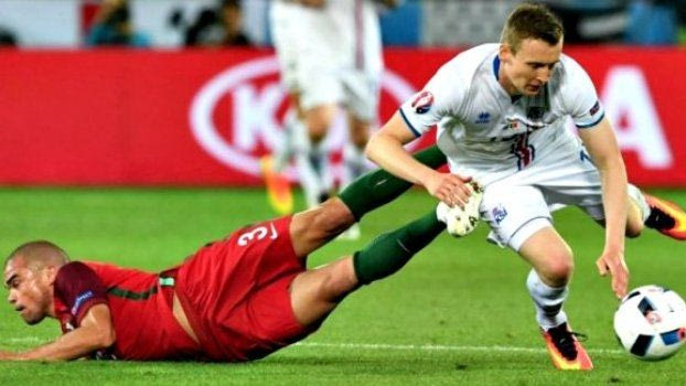 Λίνεκερ: “Πέπε είσαι γιγάντιος μ@@@@ς”