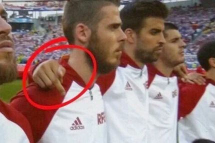 Η απάντηση του Πικέ για το μεσαίο δάχτυλο στον ύμνο