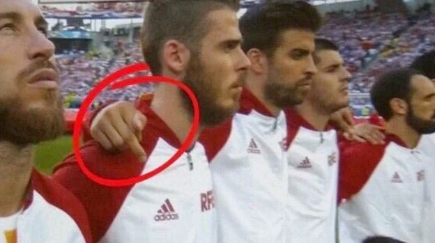 Η απάντηση του Πικέ για το μεσαίο δάχτυλο στον ύμνο