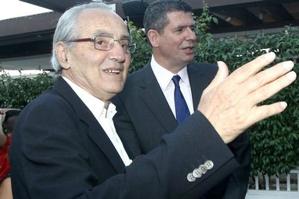 Καυστική απάντηση Πολίτη στο Contra.gr: “Είναι κομήτες”