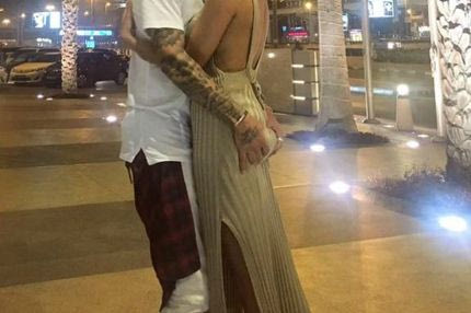 Ολλανδός διεθνής προκαλεί με τη σύντροφό του στη μέση του δρόμου!