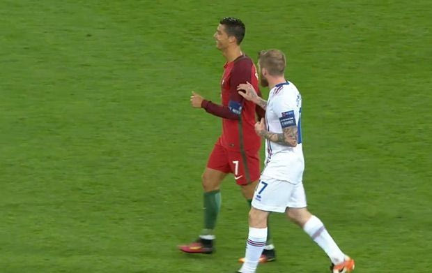 Ο Ρονάλντο δεν καταδέχτηκε να ανταλλάξει φανέλα με Ισλανδούς