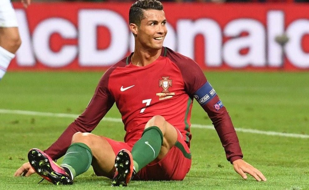 Με… καλσόν στο γήπεδο o Ρονάλντο