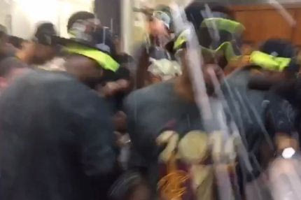 Χαμός στα αποδυτήρια των Καβαλίερς!