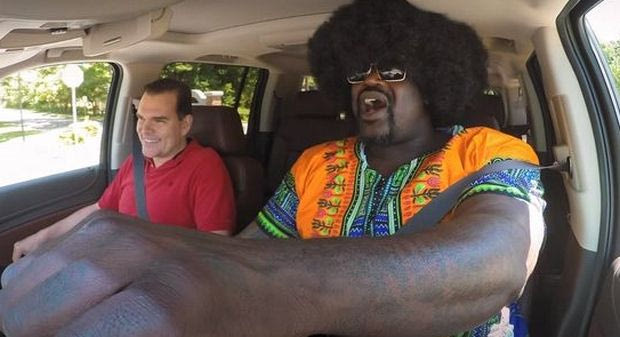 Ο Σακίλ κάνει το σοφέρ και αιφνιδιάζει ανυποψίαστους επιβάτες