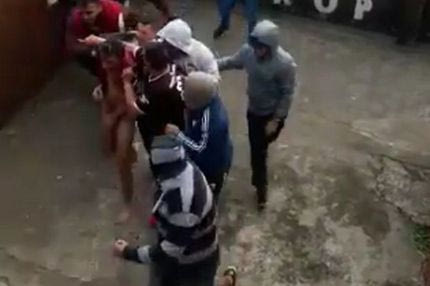 ΣΟΚ: Πανηγύρισε γκολ και οι αντίπαλοι τον έγδυσαν!