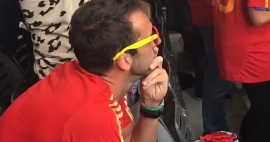 Ισπανός οπαδός δεν πανηγύρισε το γκολ του Πικέ