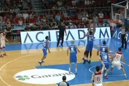 Στο ύψος του ο Giannis και τάπα στον Ερντέν