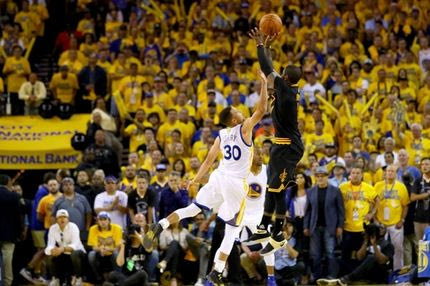 Θύμισε Σπανούλη ο Ίρβινγκ στο τρίποντο νίκης