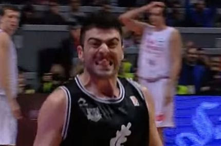 Τρίποντο του Βασιλειάδη πίσω από το κέντρο!